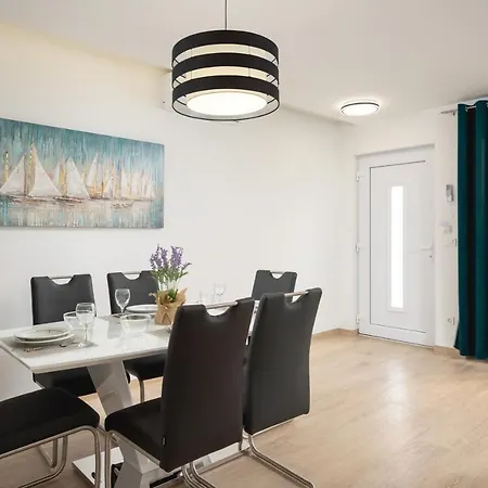 Palma: Luxury Penthouse With Pool And Sea View * Podstrana
