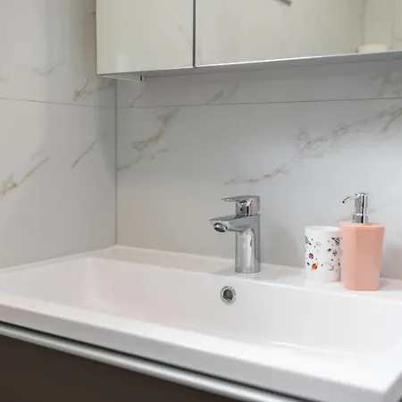 Palma And Luxury Penthouse For A Family With Swiming Pool,parking,terrace,panoramic View At The Sea,podstrana Apartamento