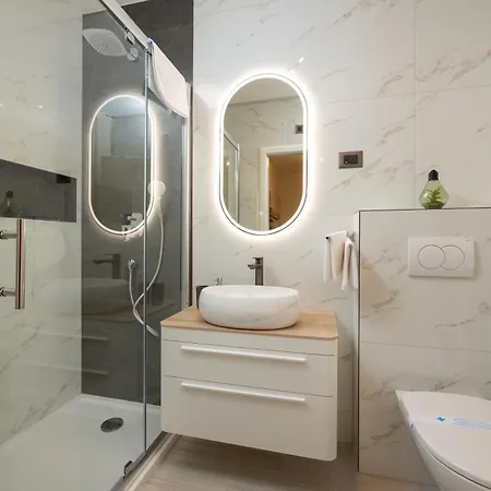 Palma And Luxury Penthouse For A Family With Swiming Pool,parking,terrace,panoramic View At The Sea,podstrana Apartamento *