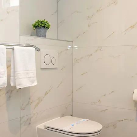 Palma And Luxury Penthouse For A Family With Swiming Pool,parking,terrace,panoramic View At The Sea,podstrana Apartamento