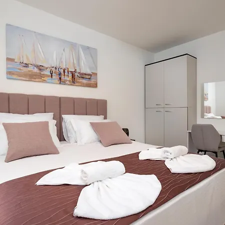 Apartamento Palma And Luxury Penthouse For A Family With Swiming Pool,parking,terrace,panoramic View At The Sea,podstrana