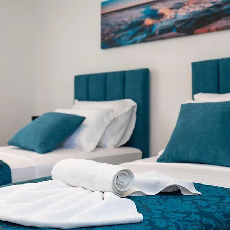 Palma And Luxury Penthouse For A Family With Swiming Pool,parking,terrace,panoramic View At The Sea,podstrana Apartamento *
