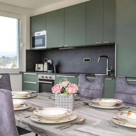 Apartamento Palma And Luxury Penthouse For A Family With Swiming Pool,parking,terrace,panoramic View At The Sea,podstrana Podstrana