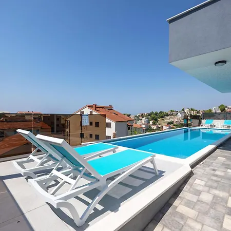 Palma And Luxury Penthouse For A Family With Swiming Pool,parking,terrace,panoramic View At The Sea,podstrana Apartamento *
