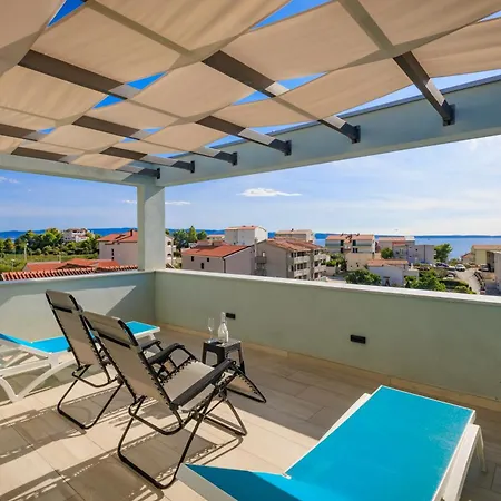 アパート Palma And Luxury Penthouse For A Family With Swiming Pool,parking,terrace,panoramic View At The Sea,podstrana ポドストラナ