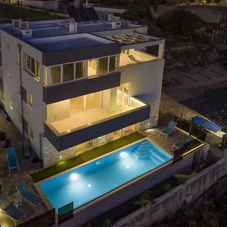 Palma And Luxury Penthouse For A Family With Swiming Pool,parking,terrace,panoramic View At The Sea,podstrana アパート ポドストラナ
