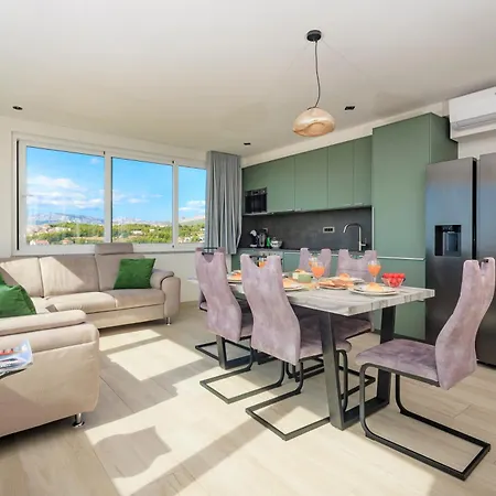 Palma: Luxury Penthouse With Pool And Sea View