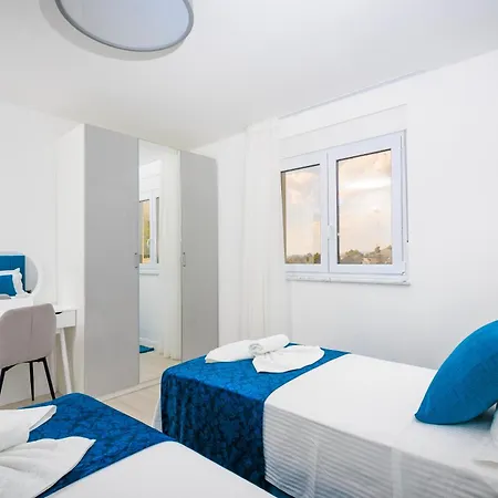 Palma: Luxury Penthouse With Pool And Sea View Apartman Podstrana