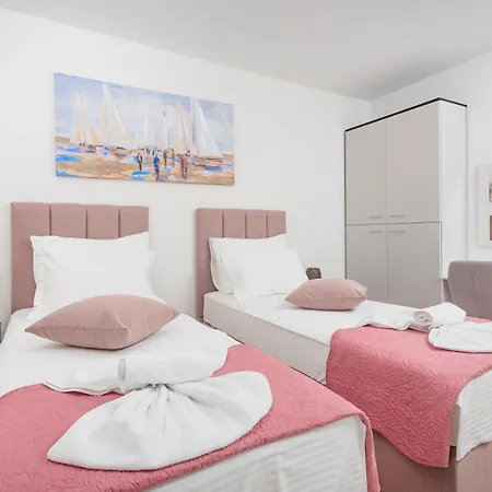 Palma: Luxury Penthouse With Pool And Sea View