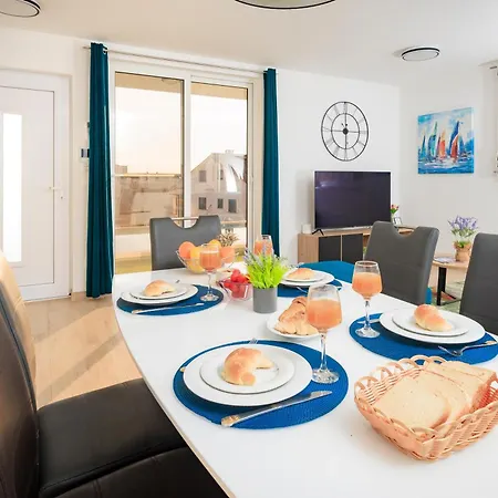 Palma: Luxury Penthouse With Pool And Sea View Apartman Podstrana