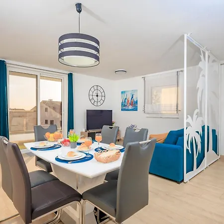 Palma: Luxury Penthouse With Pool And Sea View Podstrana