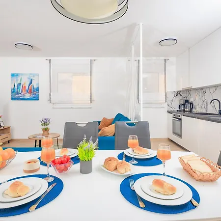Palma: Luxury Penthouse With Pool And Sea View Podstrana