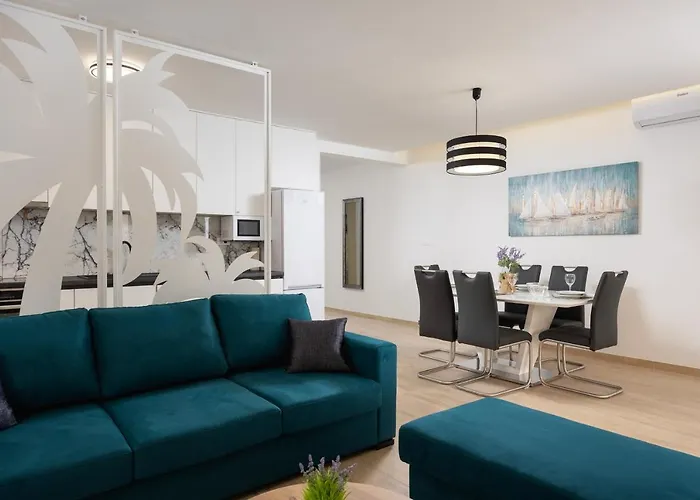 アパート Palma And Luxury Penthouse For A Family With Swiming Pool,parking,terrace,panoramic View At The Sea,podstrana