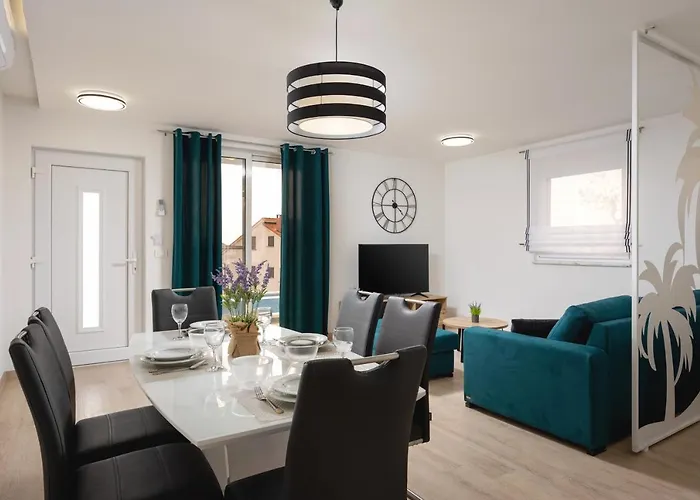 Palma And Luxury Penthouse For A Family With Swiming Pool,parking,terrace,panoramic View At The Sea,podstrana アパート ポドストラナ