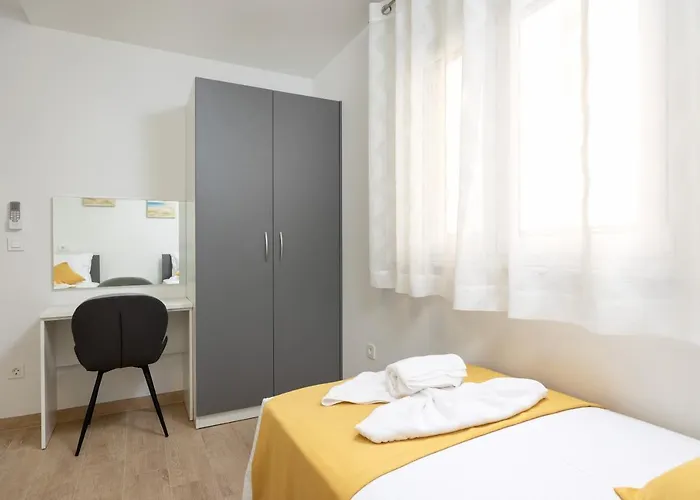アパート Palma And Luxury Penthouse For A Family With Swiming Pool,parking,terrace,panoramic View At The Sea,podstrana ポドストラナ
