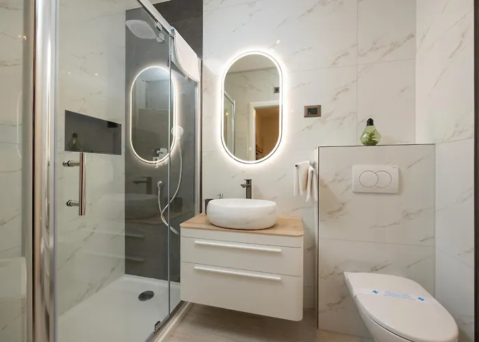 Palma And Luxury Penthouse For A Family With Swiming Pool,parking,terrace,panoramic View At The Sea,podstrana アパート *
