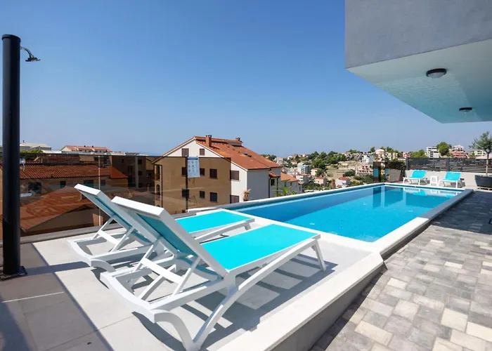 Palma And Luxury Penthouse For A Family With Swiming Pool,parking,terrace,panoramic View At The Sea,podstrana アパート *