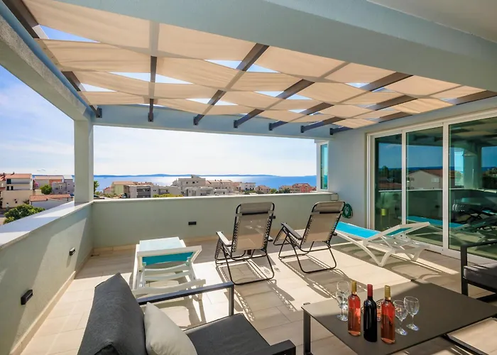Palma And Luxury Penthouse For A Family With Swiming Pool,parking,terrace,panoramic View At The Sea,podstrana アパート *