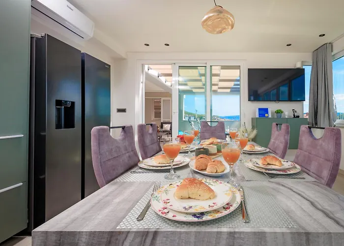 アパート Palma And Luxury Penthouse For A Family With Swiming Pool,parking,terrace,panoramic View At The Sea,podstrana *