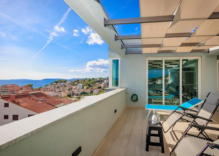 アパート Palma And Luxury Penthouse For A Family With Swiming Pool,parking,terrace,panoramic View At The Sea,podstrana *