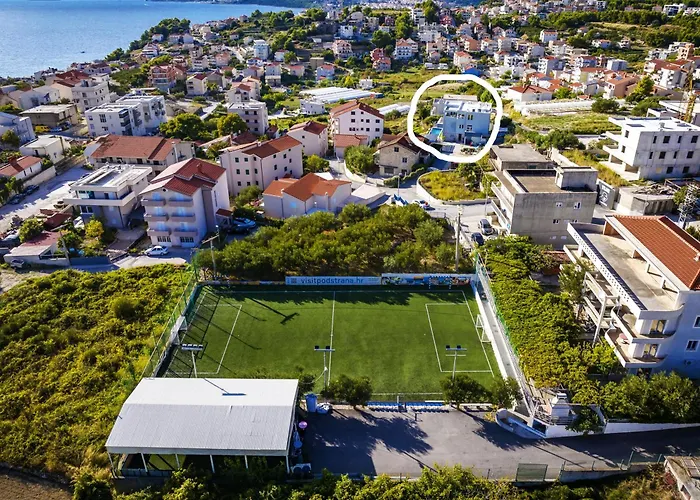 アパート Palma And Luxury Penthouse For A Family With Swiming Pool,parking,terrace,panoramic View At The Sea,podstrana ポドストラナ