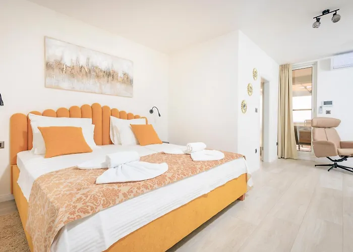 アパート Palma And Luxury Penthouse For A Family With Swiming Pool,parking,terrace,panoramic View At The Sea,podstrana ポドストラナ