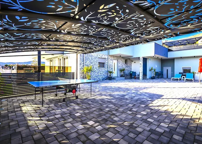アパート Palma And Luxury Penthouse For A Family With Swiming Pool,parking,terrace,panoramic View At The Sea,podstrana
