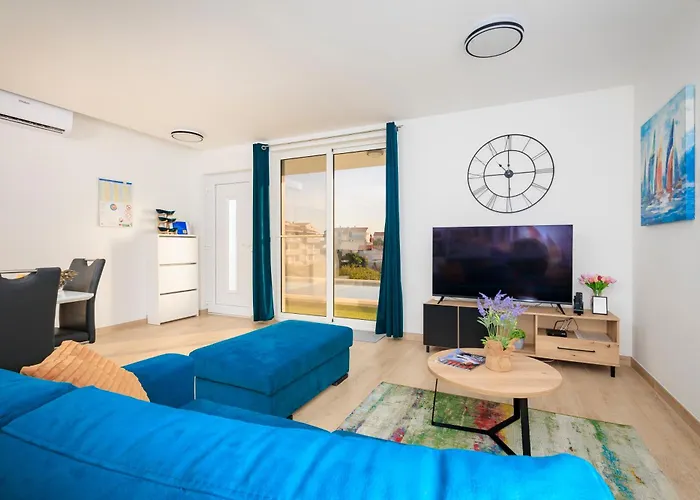 アパート Palma And Luxury Penthouse For A Family With Swiming Pool,parking,terrace,panoramic View At The Sea,podstrana ポドストラナ