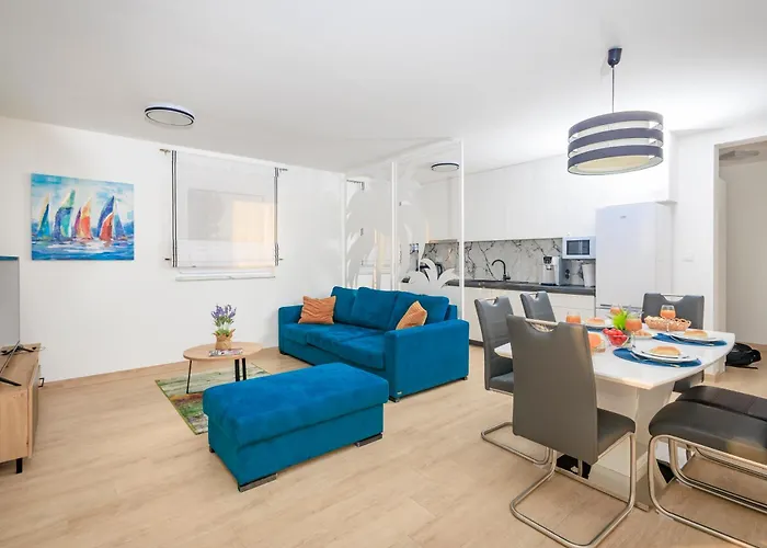アパート Palma And Luxury Penthouse For A Family With Swiming Pool,parking,terrace,panoramic View At The Sea,podstrana *