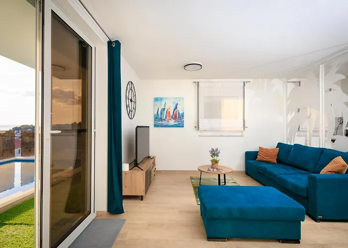 アパート Palma And Luxury Penthouse For A Family With Swiming Pool,parking,terrace,panoramic View At The Sea,podstrana *